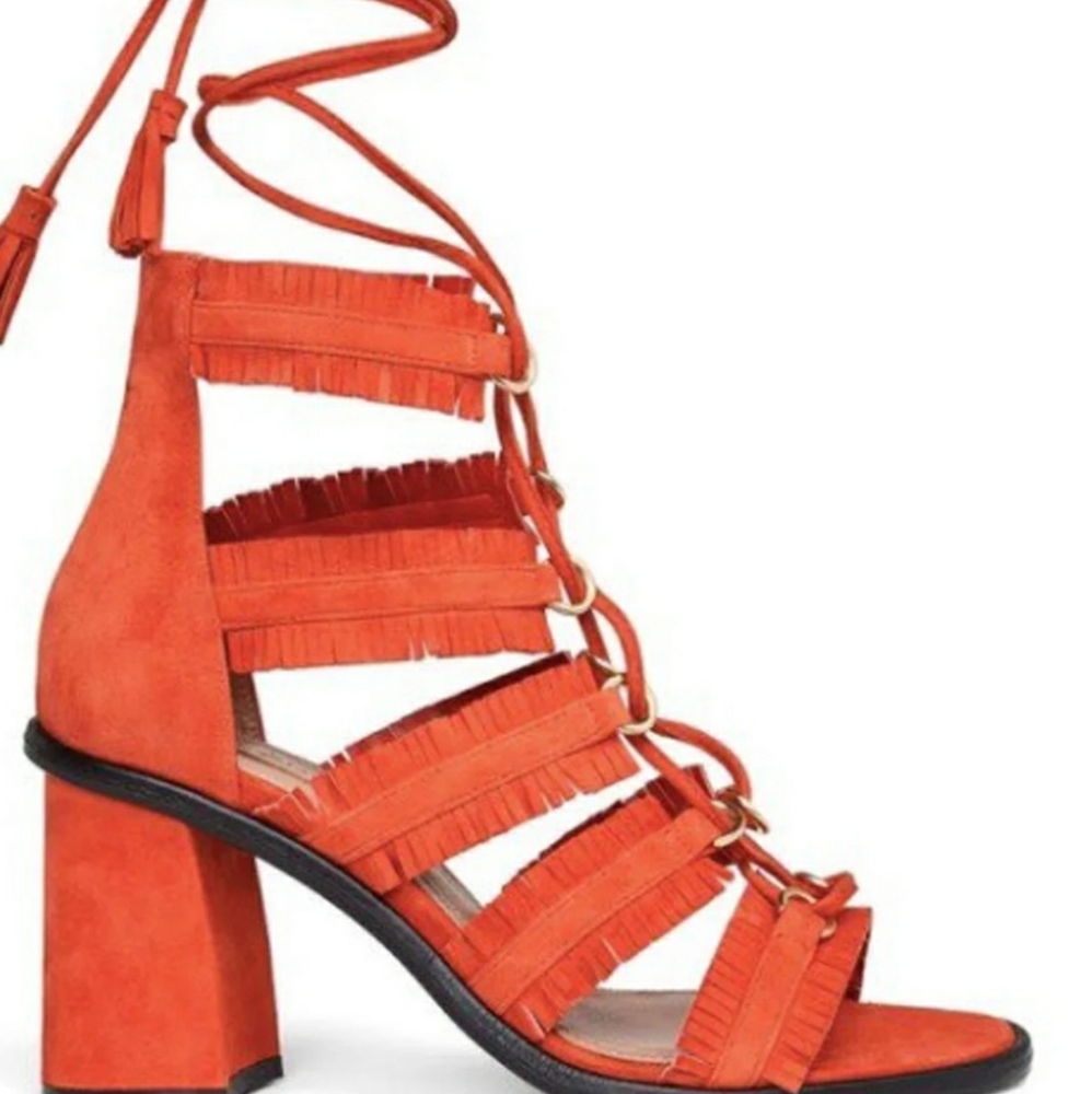 BCBG MAXAZRIA AMARI SUEDE PUMPS